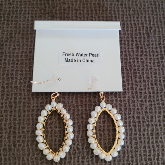 Iris & Lily Freshwater Pearls Earrings - Picture 4 of 9